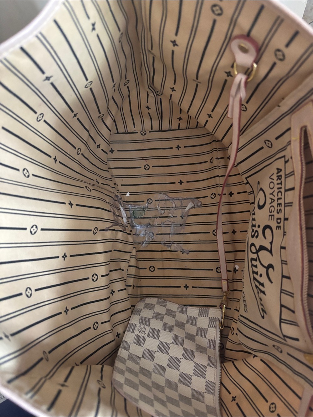 Designer-Style Cream Checkered Tote Bag with Pink Trim - Picture 3 of 5